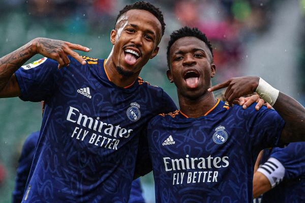 عکس؛ ژست بامزه ستاره برزیلی رئال مادرید پس از دبل فوقالعاده