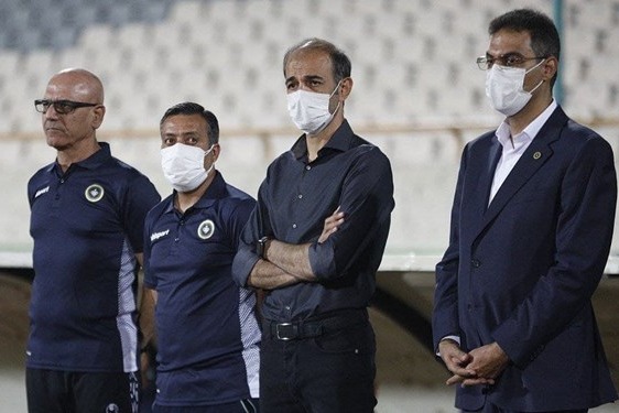 حاشیه بازی سپاهان و هوادار مصدومیت کمک داور و برخورد گرم عنایتی و نویدکیا