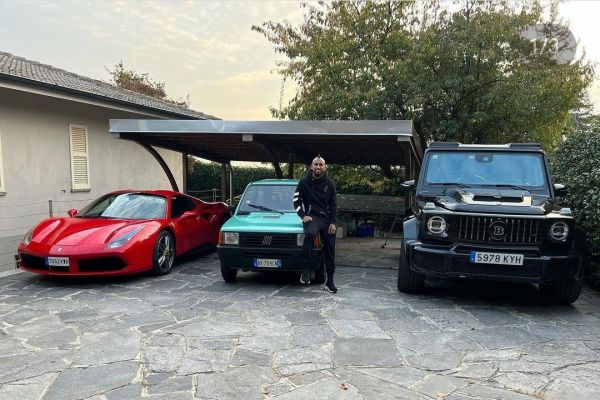  ماجرای حضور ویدال در تمرین با یک خودروی قدیمی چه بود