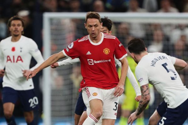 علت تفاوت لباس ماتیچ با دیگر منچستریها در بازی با تاتنهام چه بود