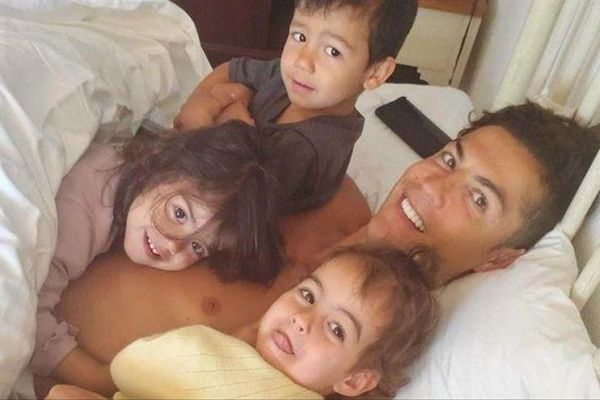  هدیه نتفلیکس به رونالدو و نامزدش به مناسبت در راه بودن دوقلوها