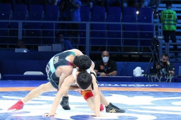 لیگ برتر کشتی فرنگی دانشگاه آزاد صدرنشین شد+ نتایج دیدارهای برگزار شده