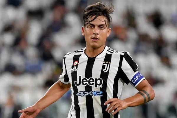 واکنش دیبالا به شکستن رکورد پلاتینی تقلید ژست شادی او عکس