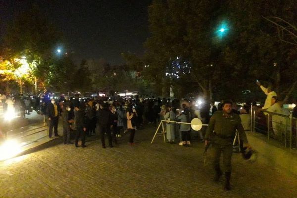 استقلالیها از باند فرودگاه شیراز فرار کردند عکس