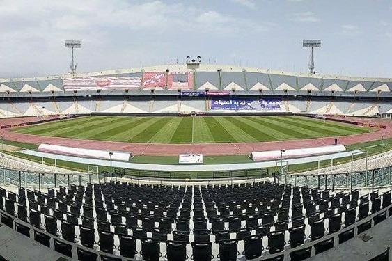 حاشیه بازی پرسپولیس و گلگهر حضور بازیکن مصدوم در لیست سرخپوشان عملیات برداشتن کاور از چمن + عکس