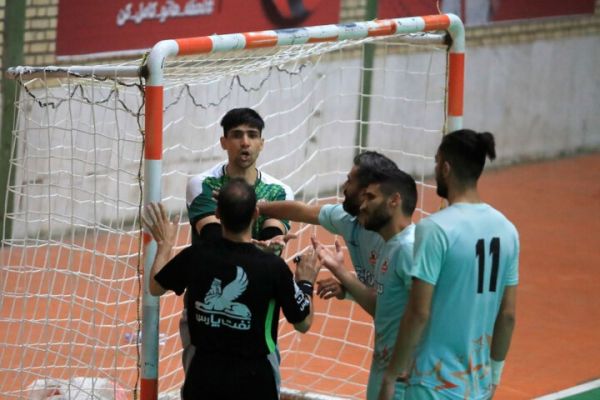  افت شدید داوری در لیگ برتر فوتسال؛ کمیته داوران پاسخ بدهد