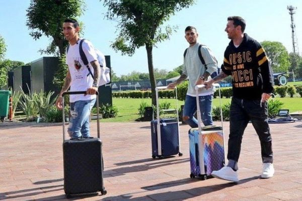 عکس؛ سفر مسی به همراه دیماریا و پاردس به آرژانتین با تیپی خاص