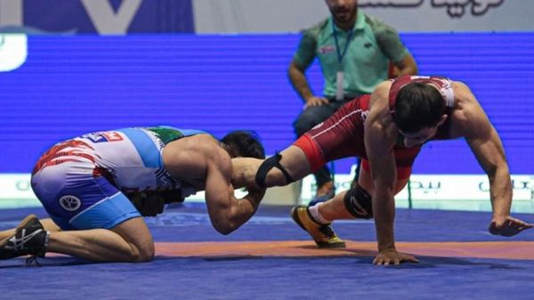  صعود دانشگاه آزاد به مرحله نیمه نهایی لیگ برتر کشتی آزاد