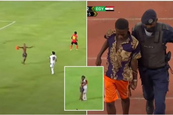 عکس؛ بازی تیم ملی مصر به خاطر محمد صلاح سه بار قطع شد