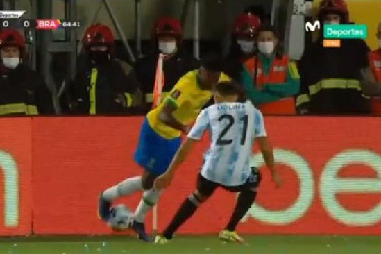  دریبل تحقیر آمیز وینیسیوس مقابل مدافع آرژانتین؛ انتقام برزیلی