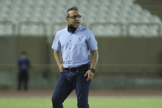 کلانتری بازیکنان فجر با تاکتیک پذیری که دارند مقابل پیکان بازی خوبی انجام می دهند