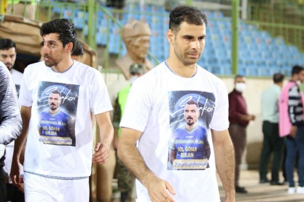  بازیکنان گل گهر به یاد یونس شاکری  عکس