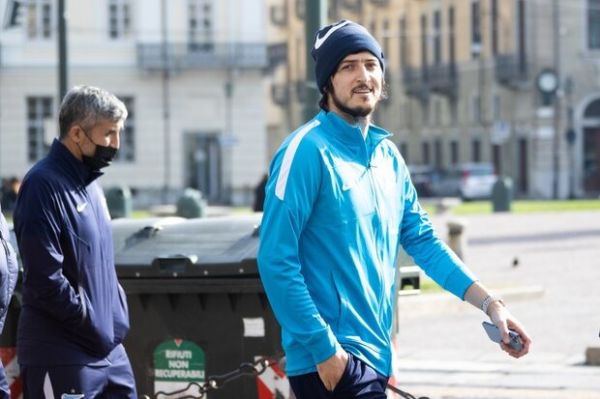  خبرنگار مطرح ایتالیایی  سردار آزمون به لیون نزدیک‌تر می‌شود  قرارداد ۴ ساله آماده است