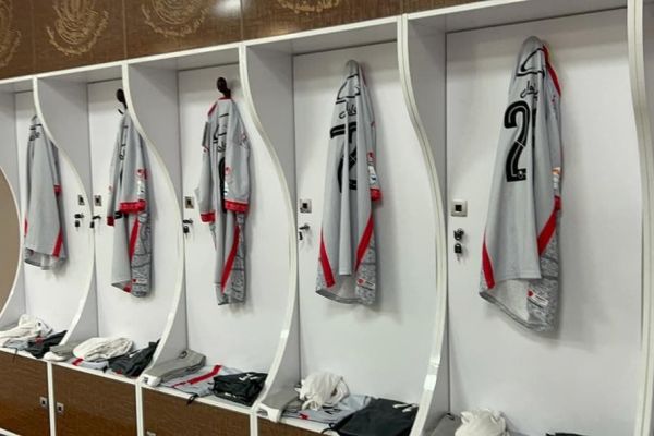 پرسپولیس برای اولین بار با کیت طوسی عکس