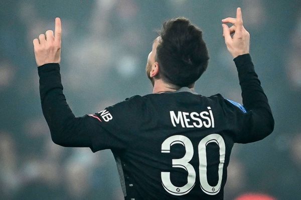 لحظه اولین گل مسی در لیگ فرانسه و خوشحالی ویژه او عکس