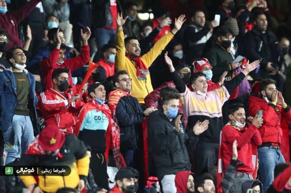 گزارش تصویری  حضور هوداران پرسپولیس در ورزشگاه آزادی