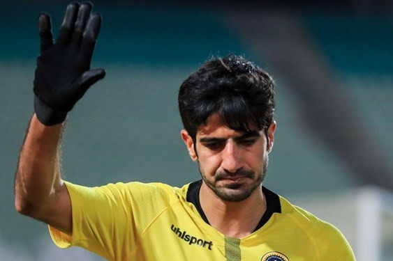  حاشیه بازی فجر و سپاهان  جر و بحث مرادی با یک عکاس حسینی بعد از گل شادی نکرد