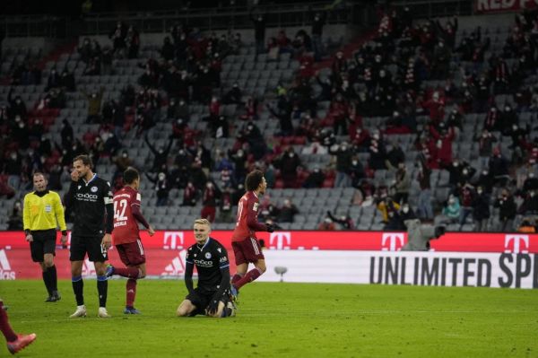 بایرن مونیخ برای رسیدن به پیروزی جان به لب شد