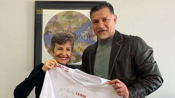  دیدار یک مهاجم و دروازه‌بان در سفارت استرالیا در ایران عکس