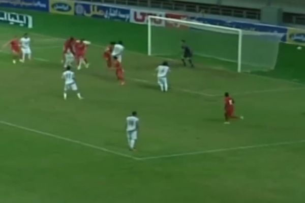 افسوس حسینی در اولین گل برای فولاد عکس