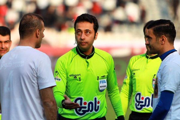 موعود بنیادیفرد به روایت موعود بنیادیفرد من، توپ پلاستیکی و داوری