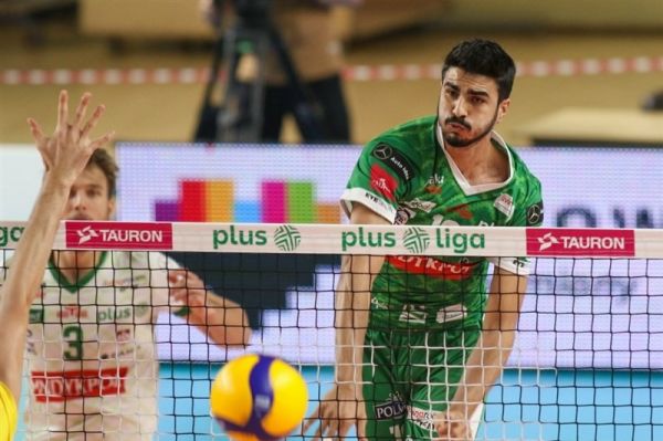 لیگ والیبال لهستان کمک مرسدس به یاران صالحی عکس