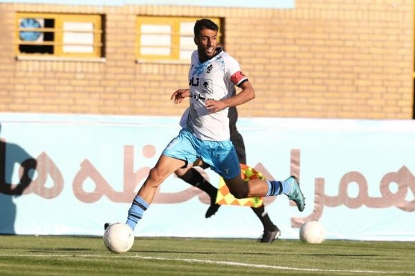 کاپیتان پیکان داورها نباید با ذهنیت قبلی وارد زمین شوند