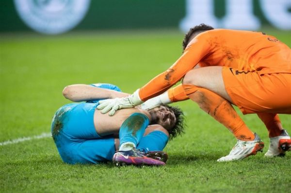 آزمون با عصا ورزشگاه را ترک کرد سماک در دو روز آینده همه چیز مشخص میشود