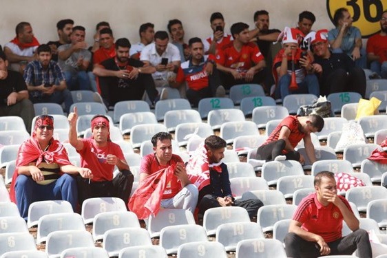  حاشیه بازی پرسپولیس و هوادار  حضور تماشاگران در ورزشگاه و معطلی مسئولان هوادار در آزادی