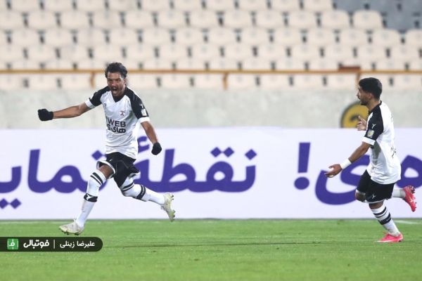 جنجالیترین صحنه بازی پرسپولیس و هوادار عکس