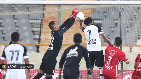 اعتراف جواد محمدی بازیکن هوادار با دستم به پرسپولیس، گل مارادونایی زدم