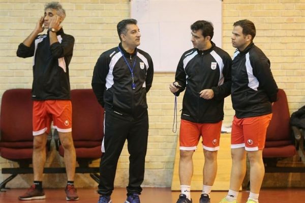 هنرپیشه اعضای کمیته فوتسال هیچ نشستی با رئیس جدید نداشتهاند صانعی کارهای بزرگی انجام داده است