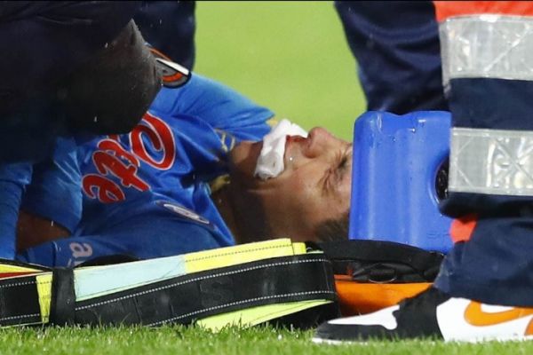  آسیب‌دیدگی شدید مهاجم ناپلی‌ها؛ مصدومیت دندانشکن لوزانو   عکس