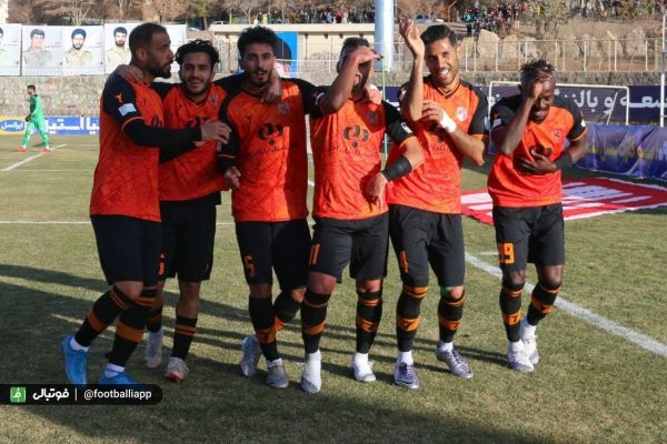  مس رفسنجان 3 - تراکتور 2   مس با تراکتور از روی تراکتور رد شد