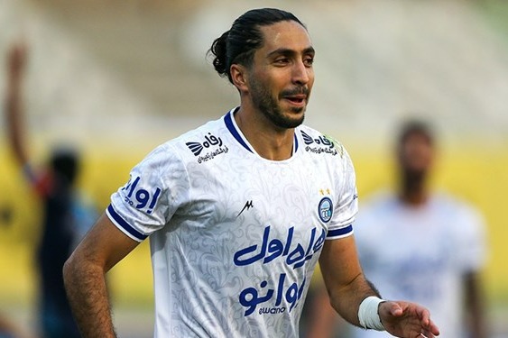  حاشیه بازی استقلال و سپاهان  درگیری فیزیکی یک مقام مسئول  یزدانی در نقش پزشک استقلال