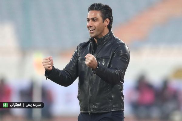  حاشیه بازی استقلال و سپاهان  خوشحالی عجیب مجیدی و حضور یک فرد غریبه در زمین