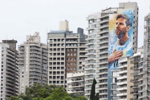  عکسی که همسر مسی از پوستر دیدنی فوق ستاره آرژانتینی در روساریو منتشر کرد