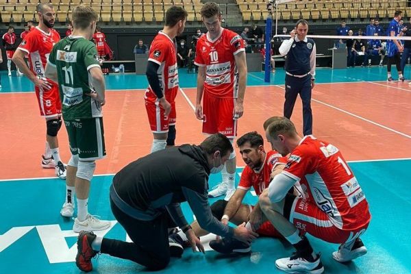 موج مصدومیت ستارههای والیبال ایران؛ کریمی تازهترین قربانی