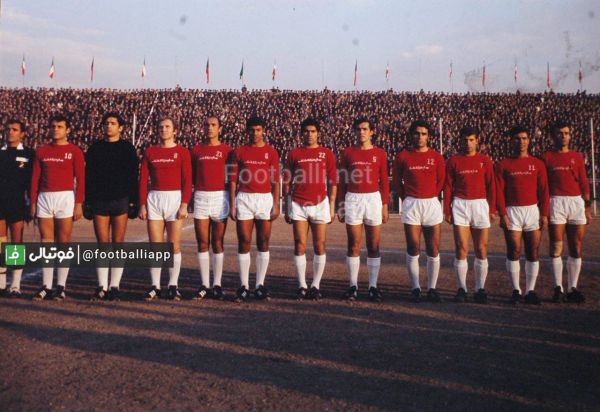  نوستالژى  تصویر ناب و دیده نشده از بازیکنان پرسپولیس در لباس پیکان در سال ۱۳۴۸  چهره های سرشناسی مانند جعفرکاشانی، علی پروین، برادران وطنخواه، کلانی، عسگرخانی، همایون بهزادی که پس از انحلال شاهین به پیکان رفتند