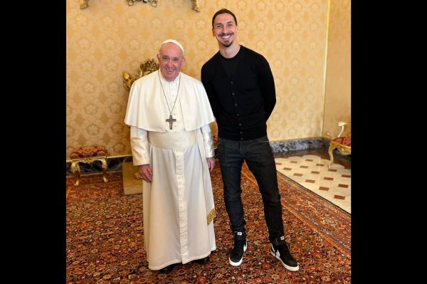 عکس؛ ملاقات زلاتان با پاپ فرانسیس
