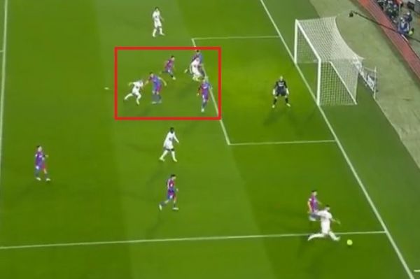 صحنهای که فاجعه دفاعی بارسلونا را روی گل دوم الچه نشان میدهد