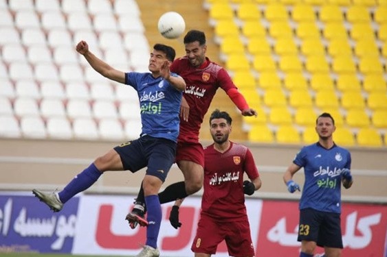 بازیکن پدیده ناظر بازی به خاطر اخراج مربی ما عذرخواهی کرد