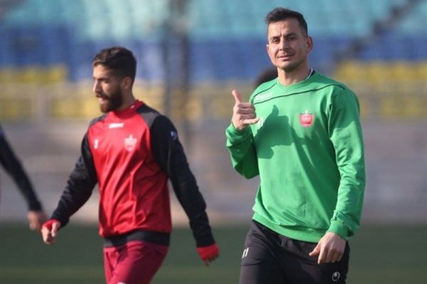  لک  سوگلی نیستم که به من دستکش طلا بدهند