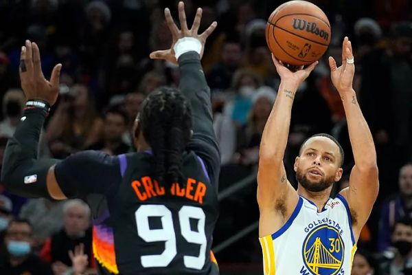  بسکتبال NBA  پنجمین شکست متوالی لیکرز و پادشاه در روز درخشش کری