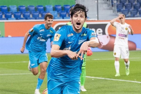  گنیج  به نفع زنیت است که آزمون را بفروشد  لیون گزینه دوم سردار است