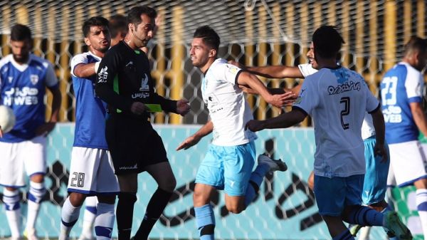 الگو برداری از گل فن پرسی در لیگ برتر عکس