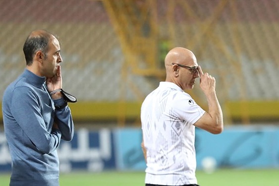  واکنش مربی سپاهان به شکست مقابل پرسپولیس و شانس قهرمانی تیمش