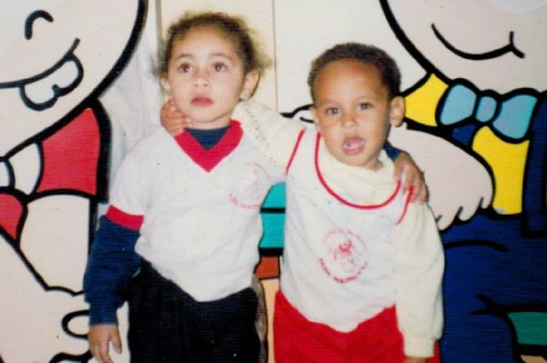 عکس؛ کودکی بامزه نیمار در کنار دختر خالهاش