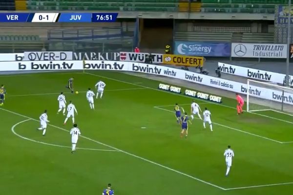 عکس؛ گلزنی شماره 7 ورونا به سبک رونالدو مقابل چشمان او