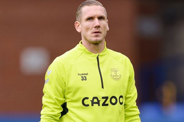  حمله دو سارق با قمه به دروازه بان اورتون و همسرش